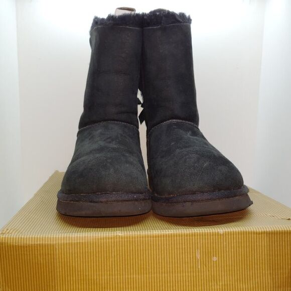 UGG Bailey Bow Womens NEW w/Tags & Box Black Suede, Sherpa Lined Boots - sz. 7 - Picture 3 of 7